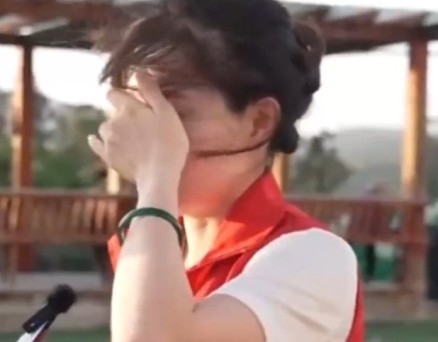 “不要拍我”：一位基层干部的躲避，为何成了最有力的证明