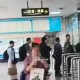 9窗开1：36℃高温下的长队，照出了公共服务的什么短板？