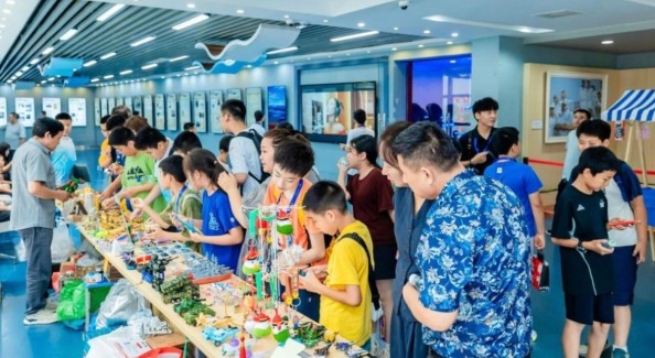 三千“车手”驰骋赛场，万人“打卡”乐享泰州