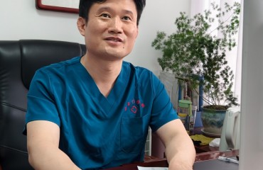 李峰厚：承中医世家，披戎装行医，以针为刃守护万家安康