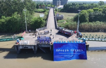 20余万尾鱼苗放归长江泰兴段