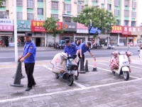 护航开学季 城管部门整治校园周边环境
