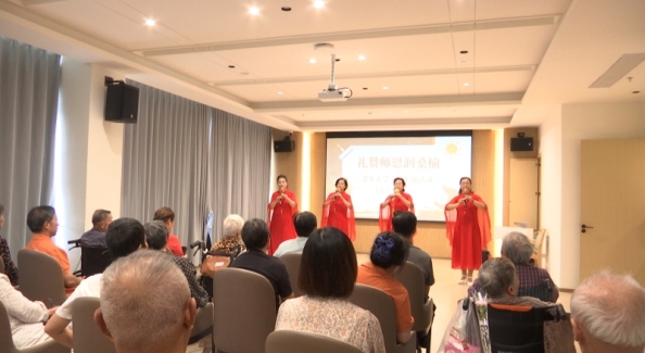 老年大学文艺汇演走进康养中心