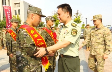 泰兴市下半年首批入伍新兵奔赴西藏边疆