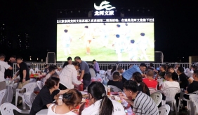 泰州队入围苏超八强 泰兴球迷第二现场声援助阵