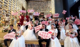 泰兴市举行“泰有喜事·爱圆湖畔”集体婚礼文明实践活动