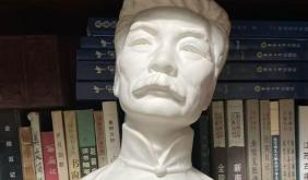 一身洁白微光——合四十年前高翔《鲁迅》诗