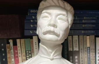 一身洁白微光——合四十年前高翔《鲁迅》诗