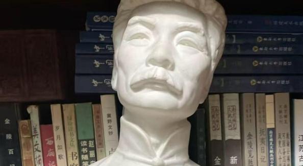 一身洁白微光——合四十年前高翔《鲁迅》诗