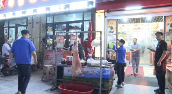 城管部门开展夜间市容秩序专项整治行动