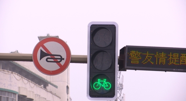 国庆路与羌溪路路口增设非机动车专用信号灯