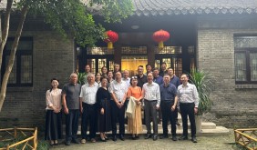泛舟品墨韵 文脉续芳华 ——《退斋墨痕》学术解读会在凤城河游船举办