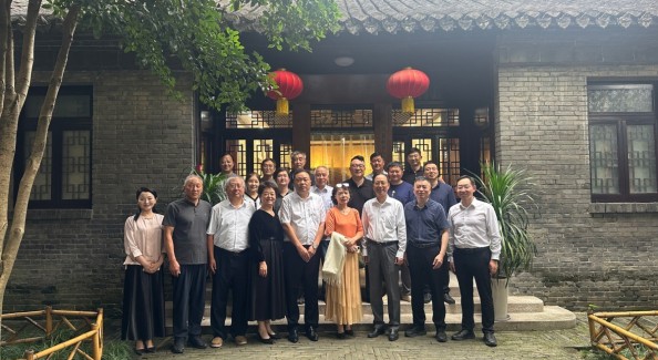 泛舟品墨韵 文脉续芳华 ——《退斋墨痕》学术解读会在凤城河游船举办