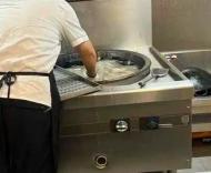 为什么每次都要等有人拿职业生涯去赌，南京孩子的饭碗才有人管？