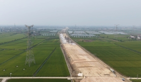 如常高速黄桥至泰兴段进入路面施工阶段