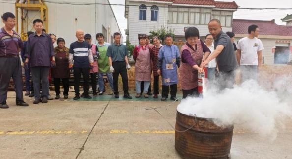 人大代表进村“把脉问诊” 织密安全生产“防护网”——品建村组织人大代表助力安全生产