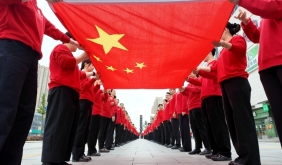 同升一面旗 齐唱一首歌 共爱一个国