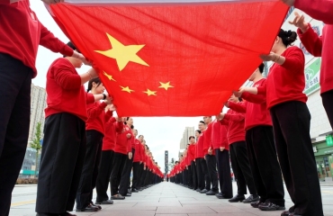 同升一面旗 齐唱一首歌 共爱一个国