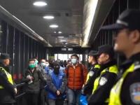 密密麻麻的红点，和那句“最缺的是人不是钱”