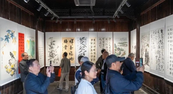 “梅郎故里·大美泰州”书画联展开展