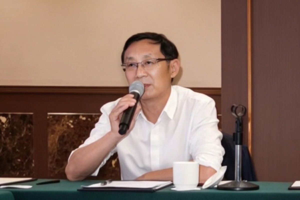 韦主席主持.jpg