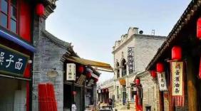 500亿人造古镇，困在“假”字里